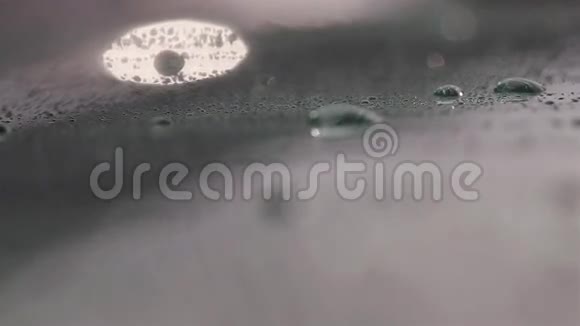 窗外雨后水滴视频的预览图
