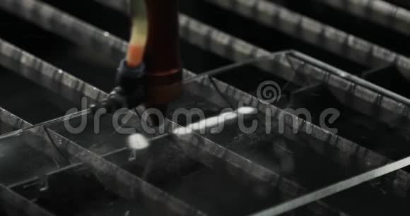 激光数控机床透明亚克力板雕刻设计图案视频的预览图