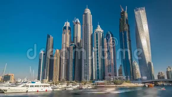 日落前迪拜最高的码头景观视频的预览图