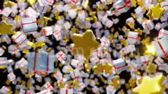 圣诞节背景新的2020年节日背景五颜六色的圣诞球礼物和金色的星星在太空中移动视频的预览图
