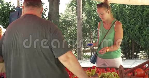 卖蔬菜的女人视频的预览图