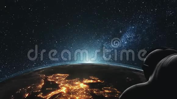 宇航员观察现实的地球轨道视频的预览图