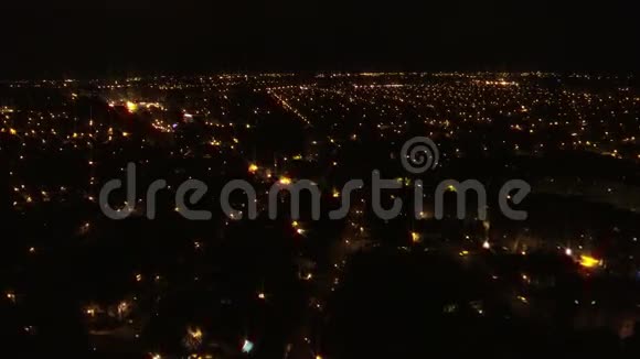 夜城的空中飞行视频的预览图