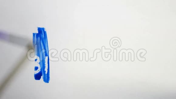 生日快乐文字铭文水彩画家颜料白色背景艺术视频视频的预览图