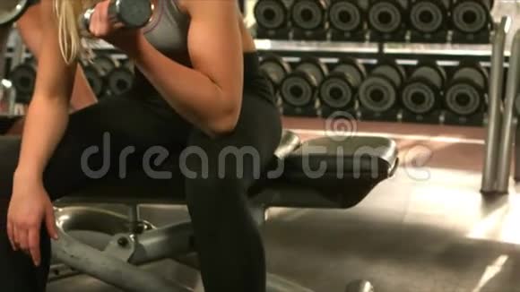 适合女性锻炼体重视频的预览图
