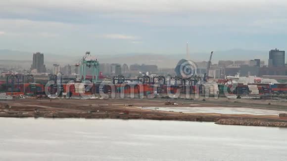 海港和城市巴伦西亚西班牙视频的预览图