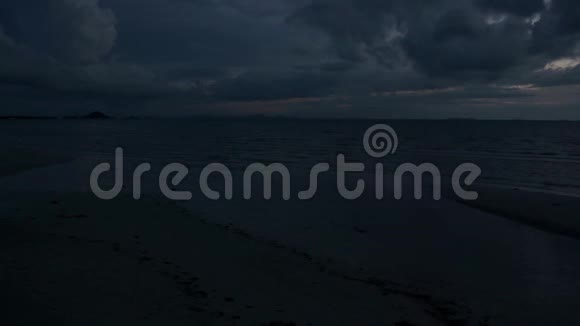 傍晚在萨梅岛的海滩风光视频的预览图
