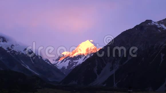 新西兰阳光全景日落雪山视频的预览图