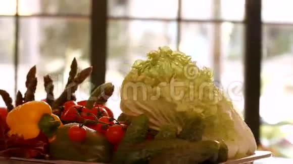 大白菜和红西红柿视频的预览图