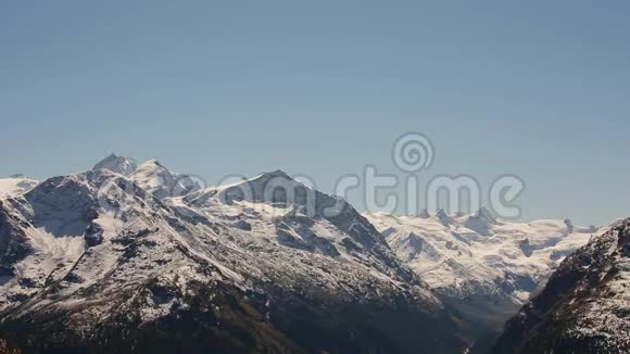 瑞士圣莫里茨附近的雪山视频的预览图