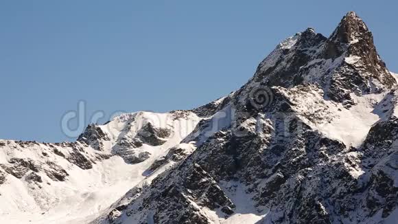 瑞士圣莫里茨附近的雪山视频的预览图