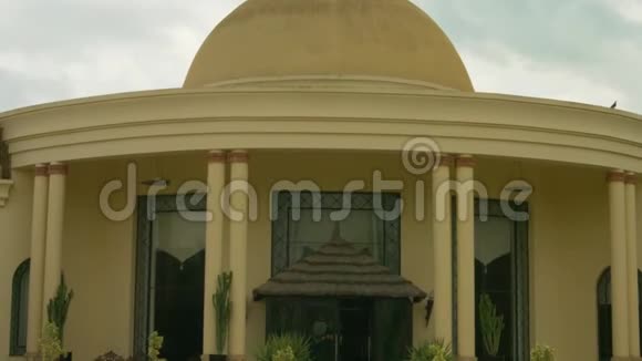 非洲酒店的主要入口视频的预览图