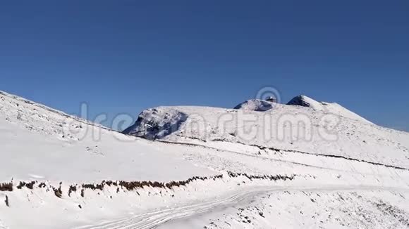 高山景观山峰覆盖雪视频的预览图