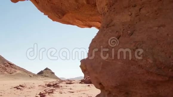 以色列蒂姆纳公园的沙漠景观平滑相机运动视频的预览图