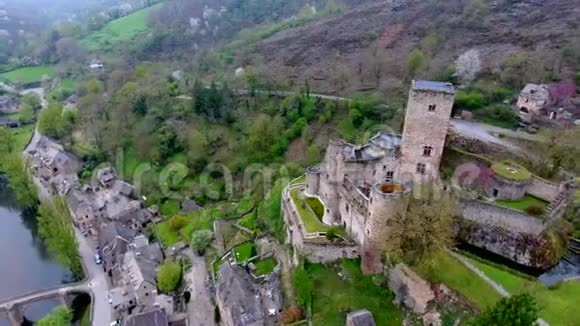 Belcastel法国南部阿维隆省的城堡和村庄视频的预览图
