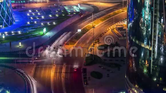多哈观看时间推移视频交叉路口夜灯滑雪卡塔尔中东视频的预览图