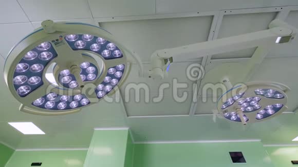 医疗室有手术灯视频的预览图