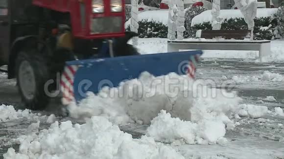 雪犁户外清洁街道视频的预览图