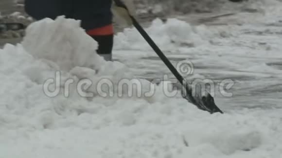雪犁户外清洁街道视频的预览图