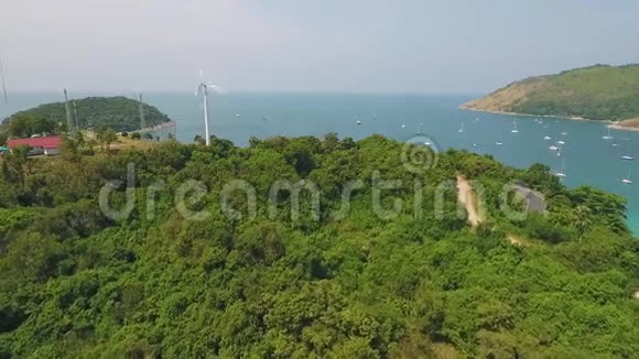 风力发电站普吉纳哈恩海滩附近的风车高清空中无人机射击泰国视频的预览图