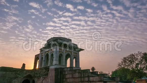 印度曼杜阿富汗伊斯兰王国废墟清真寺纪念碑和穆斯林墓视频的预览图