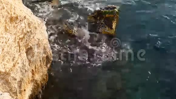 意大利美丽的岩石海岸视频的预览图
