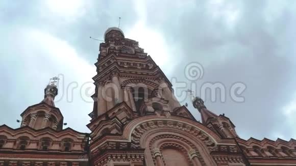 大教堂在广场上多云的天空背景在喀山3840x2160视频的预览图