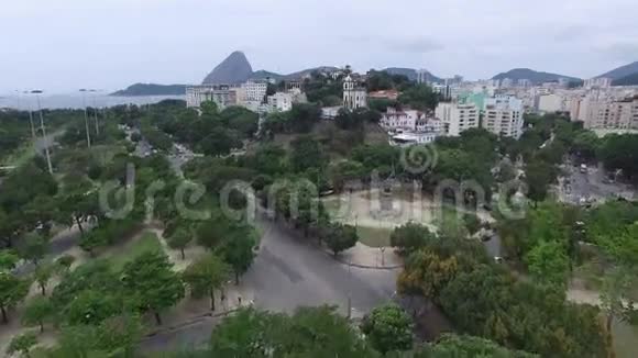 飞越巴西里约热内卢的诺萨圣荷拉大格洛里亚教堂视频的预览图