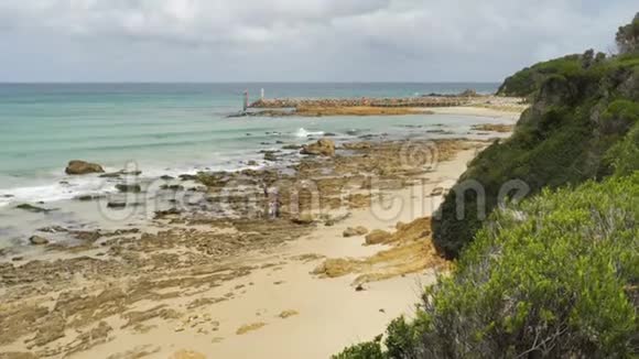 夏季澳大利亚维多利亚的马拉库塔海滩视频的预览图
