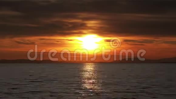 日落海浪日落及太阳海岸景观视频的预览图