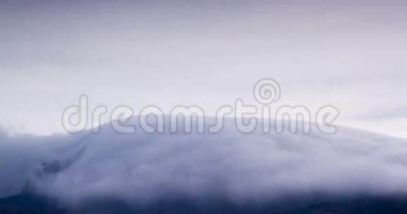 云瀑藏山峰视频的预览图