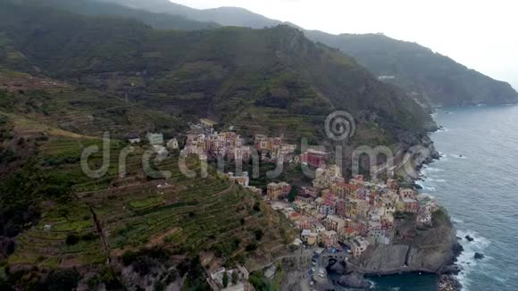 意大利CinqueTerre海岸美丽的鸟瞰图视频的预览图