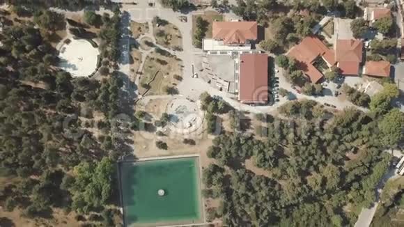 从上面看希腊有红色屋顶的房子视频的预览图