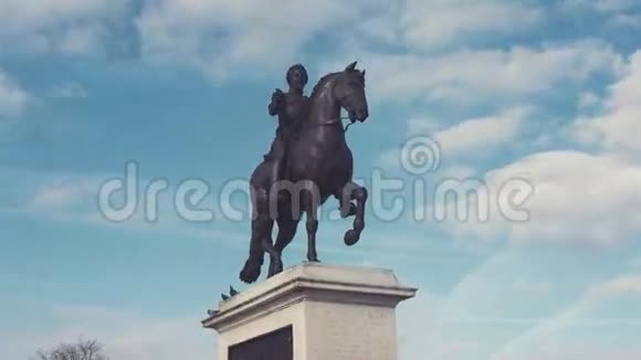 亨利四世在新堡的雕像视频的预览图