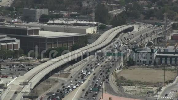 洛杉矶市中心交通繁忙视频的预览图