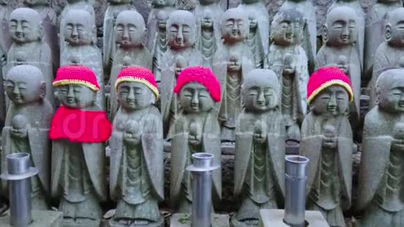 Kamakura省HaseDera寺的小祈祷僧像视频的预览图