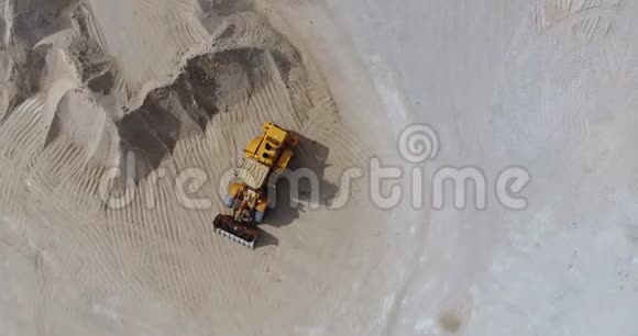 飞越工业企业混凝土工厂的领土视频的预览图