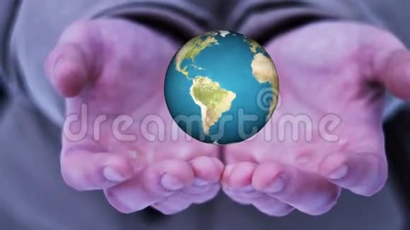 手握现实的地球视频的预览图
