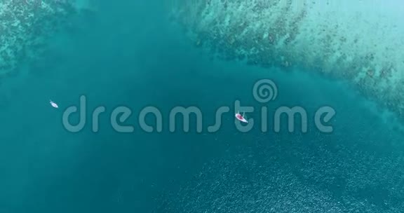 标志性热带菲岛海湾帆船和游艇的空中无人机视频视频的预览图
