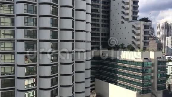 对曼谷Sukhumvit摩天大楼的恐慌视频的预览图