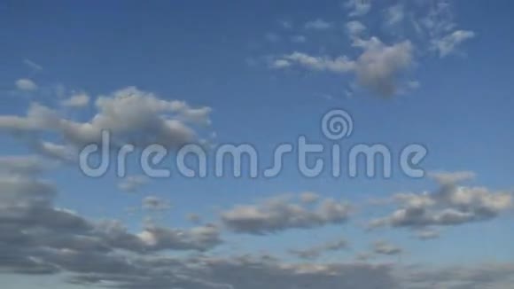 云和蓝天的时间流逝视频的预览图