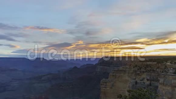 美丽的大峡谷国家公园南缘日出时间视频的预览图