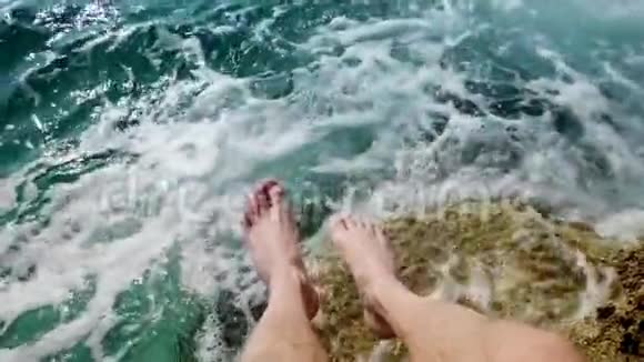 从120英尺高的水中缓慢运动视频的预览图