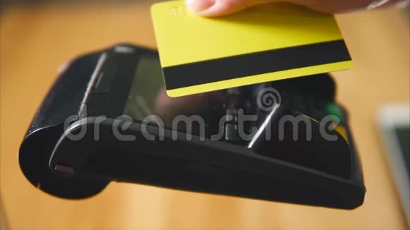 支付银行卡和NFC技术视频的预览图