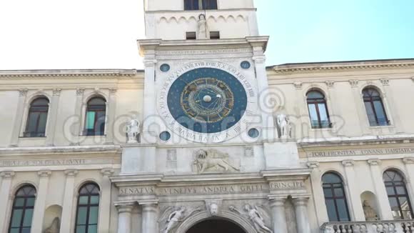 Capitanio宫位于Signori广场和钟楼有著名的天文手表帕多瓦视频的预览图