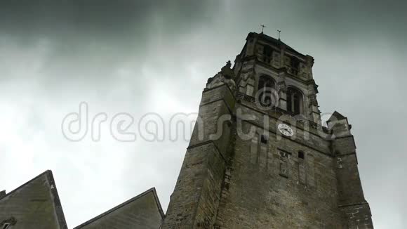 历史悠久的法国教堂塔时间流逝视频的预览图