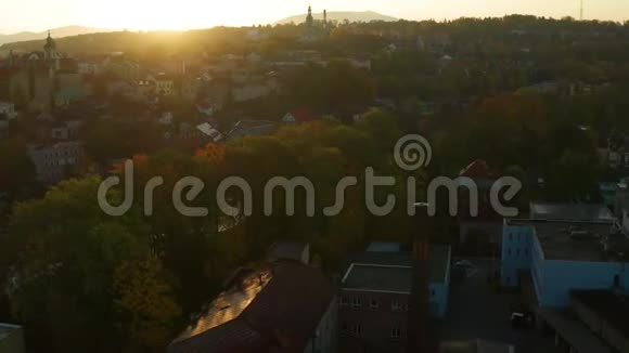 日出秋色的历史名城视频的预览图