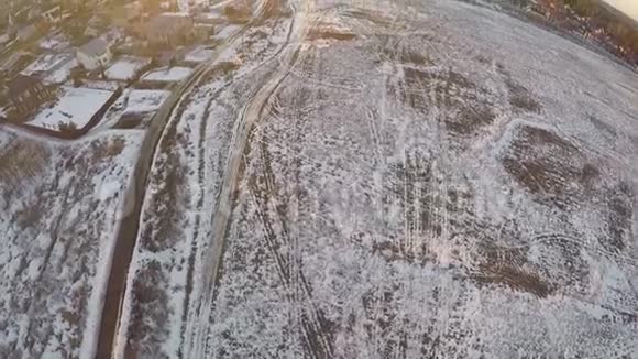 俄罗斯带着雪田飞越农村视频的预览图