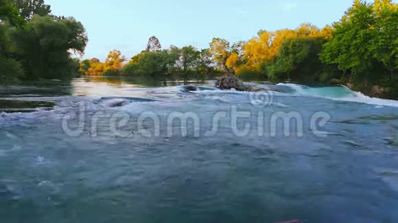 伟大的河流背景视频的预览图