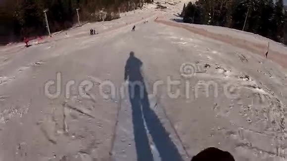 滑雪下山视频的预览图